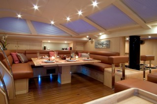 Luxury yacht Oyster 725 - Interior